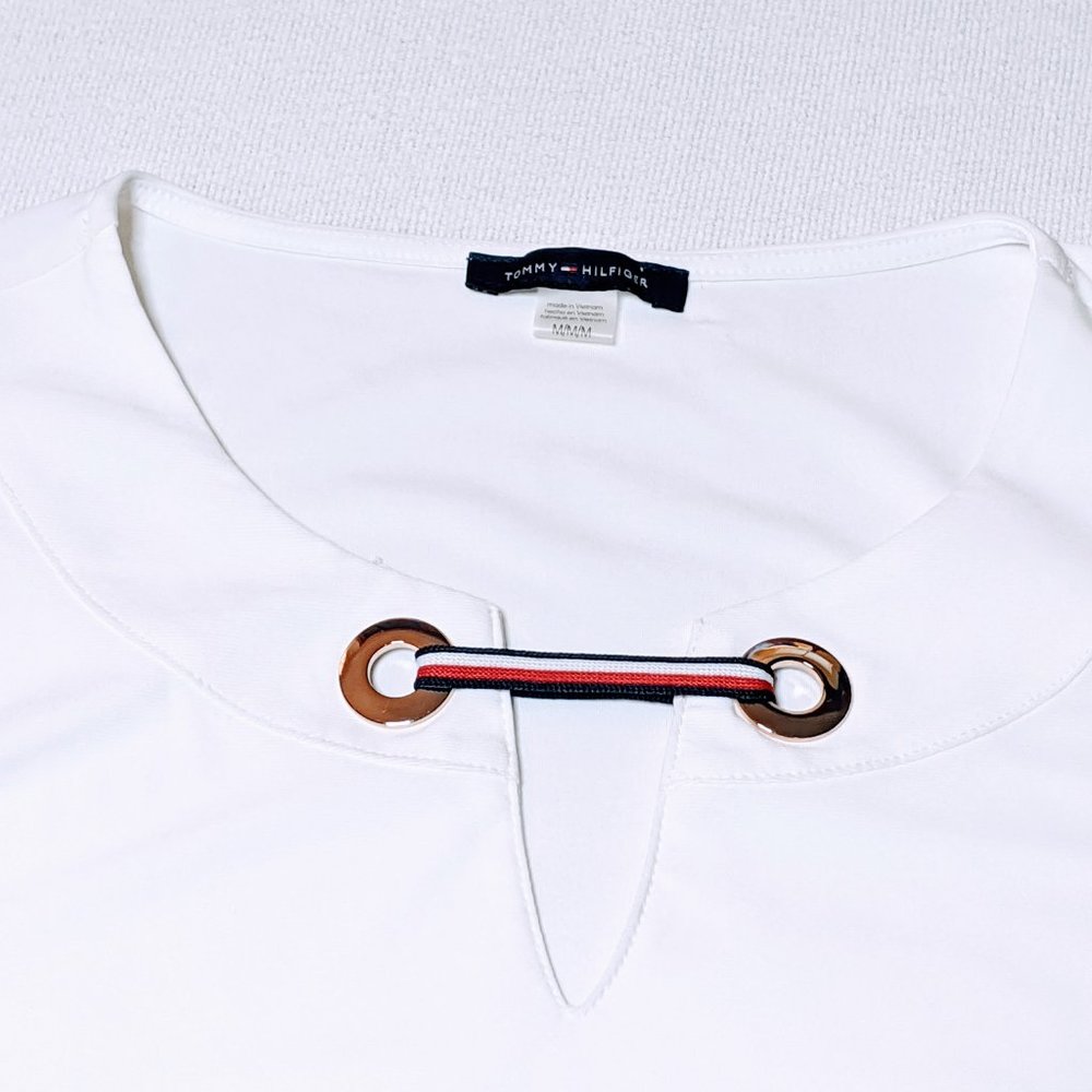 Tommy Hilfiger sleeveless blouse (D28)